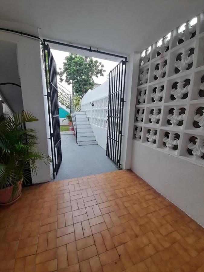 Frente Aeropuerto De Isla Verde San Juan Eksteriør billede